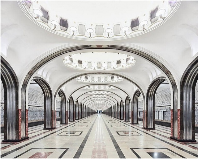 世界上最漂亮的地铁：莫斯科地铁的奢华画风