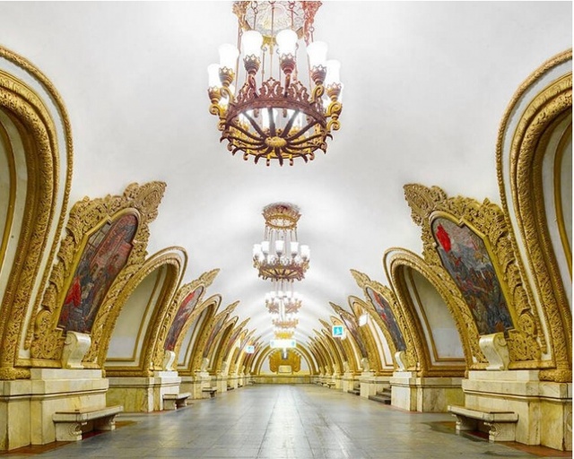 世界上最漂亮的地铁：莫斯科地铁的奢华画风