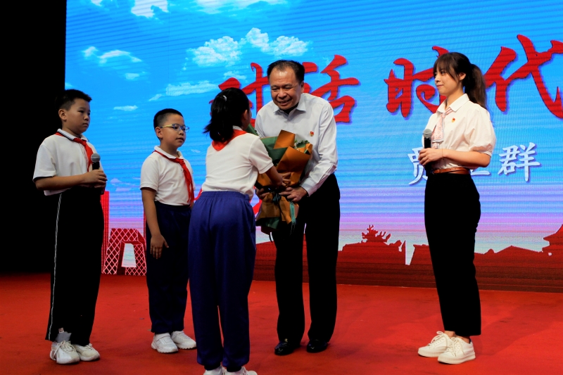 开学第一天 孩子们元气满满进校园