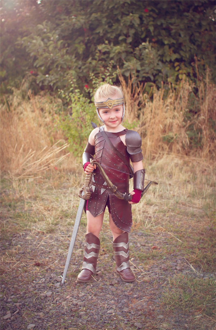 小女孩cos亚马逊女战士 获网友盛赞又萌又可爱