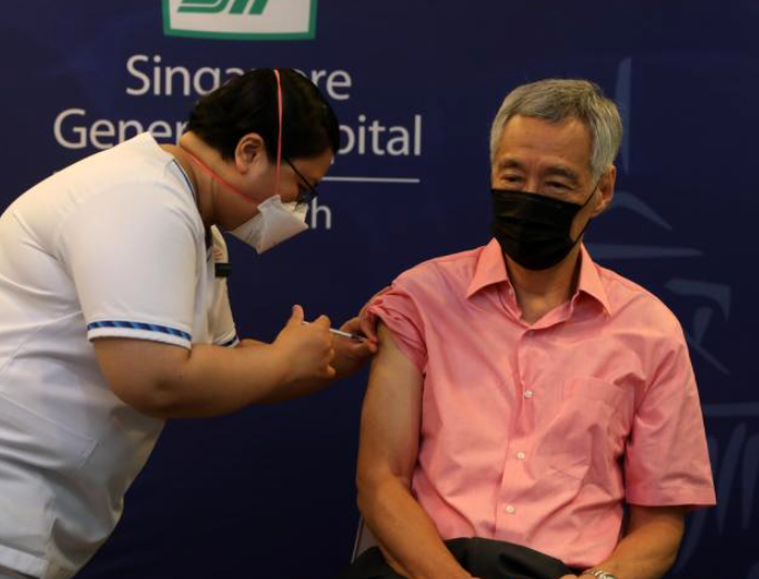 新加坡總理接種第三劑新冠疫苗