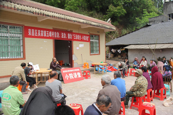 國際在線重慶頻道消息:一張方桌,幾張凳子,近日,在重慶市榮昌區吳家鎮