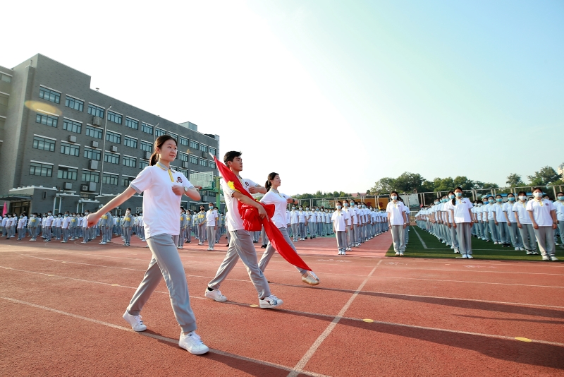 开学第一天 孩子们元气满满进校园