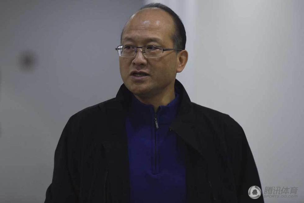 高清：篮协公布冲突处罚结果 张雄遭记者围堵
