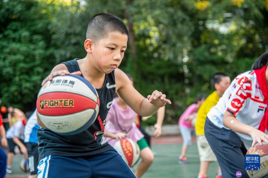 武汉“双减”第一周 孩子们在课后活动上玩“嗨”了