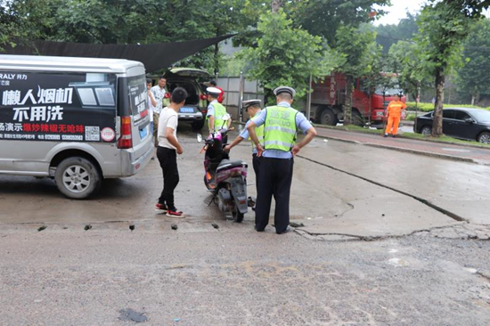 【法制安全】重慶南岸交巡警查處多起摩托車典型交通違法