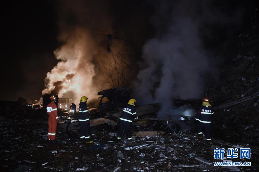 京港澳高速湖南段油罐车爆炸事故已造成2死2伤