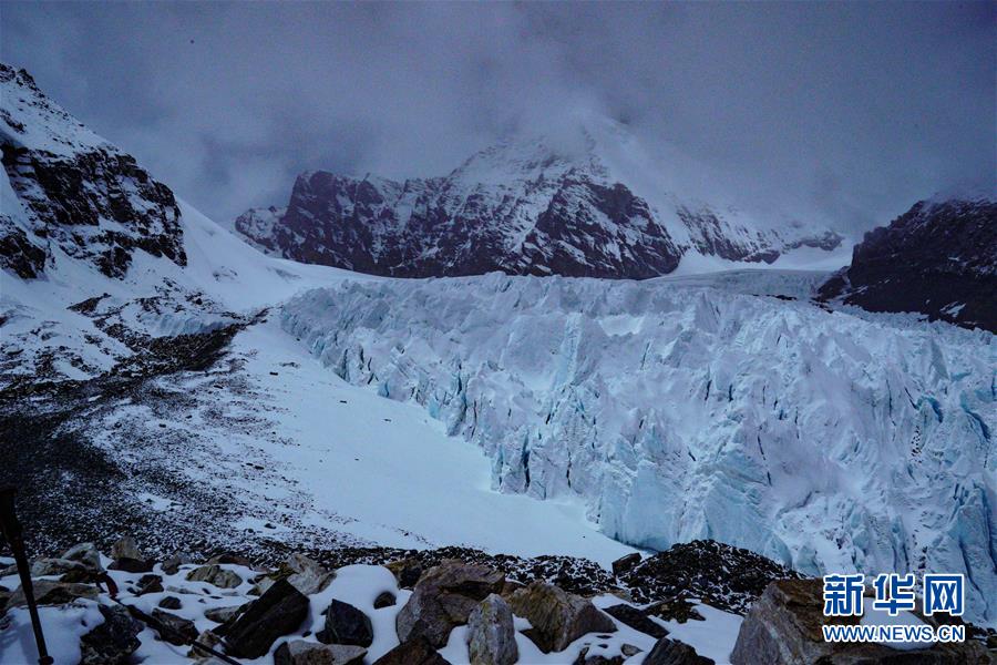天外来“冰”：壮观的珠峰东绒布冰川