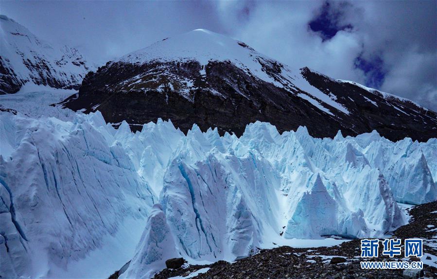 天外来“冰”：壮观的珠峰东绒布冰川