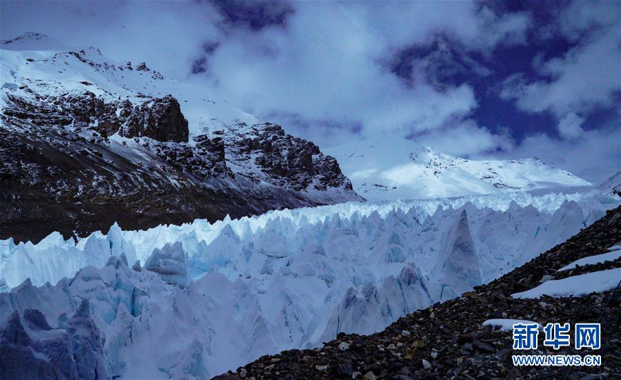 天外来“冰”：壮观的珠峰东绒布冰川