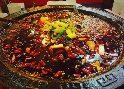 【食在重庆　图文】重庆人爱吃的火锅都在这里了 快来看看