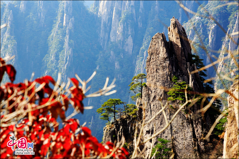 深秋黄山：一幅浓墨重彩的欧式油画