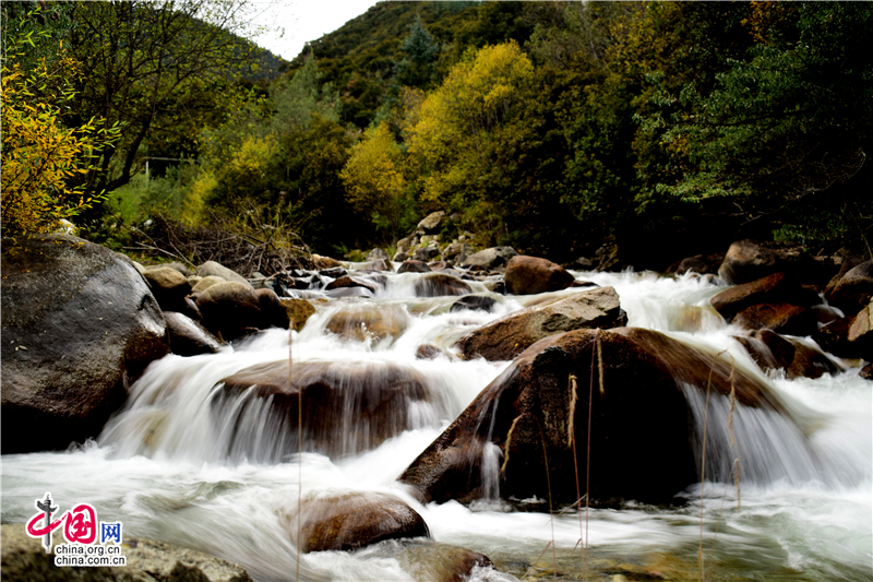 康巴新龙美景天成 皮察七彩沟风光惹人醉