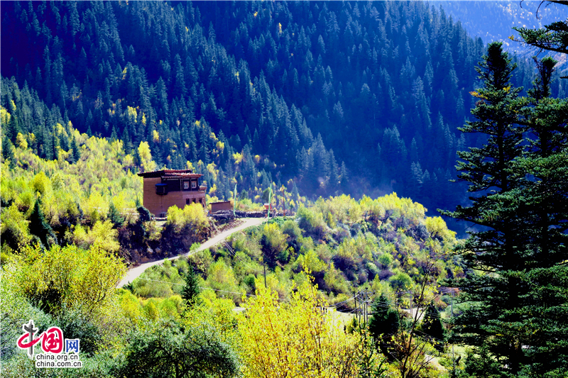 康巴新龙美景天成 皮察七彩沟风光惹人醉