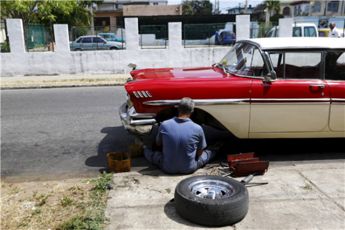 奧巴馬開啟歷史性訪古巴行程 美古互伸橄欖枝