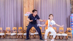 萌娃与父母携手排练毕业大戏 遵从内心书写《不要小看我》