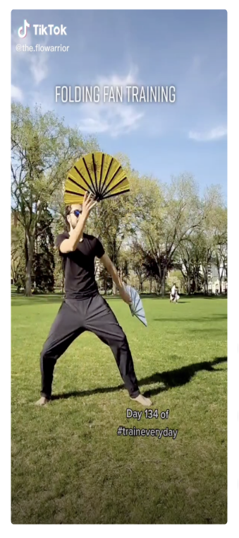 中国“奢侈品”火遍全球！TikTok网友花式秀中国扇_fororder_中国“奢侈品”火遍全球！TikTok网友花式秀中国扇 （三审）1038