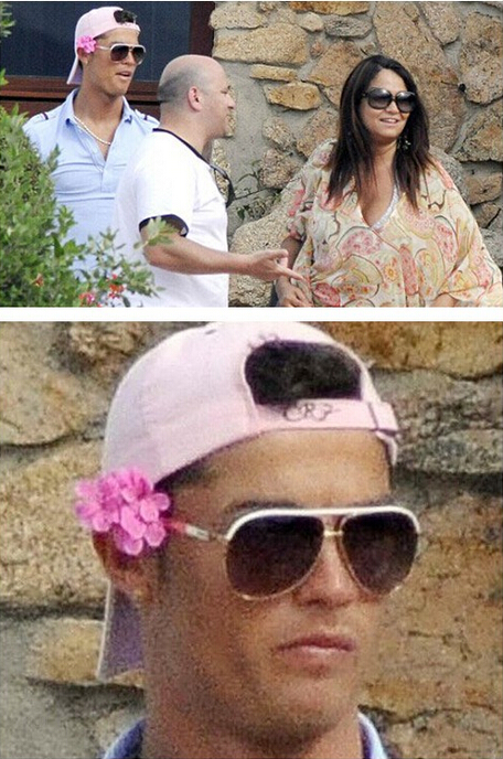 球星异装癖:克劳奇裙装 C罗戴花+铁卫超短裤