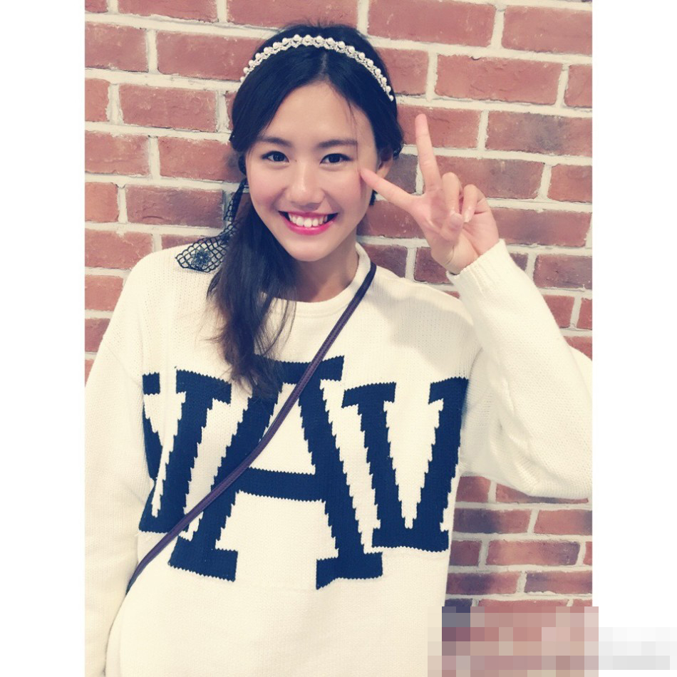 游泳女神晒甜美自拍如邻家女孩清纯可人