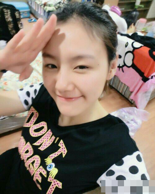 游泳女神晒甜美自拍 清纯可人宛如神仙姐姐