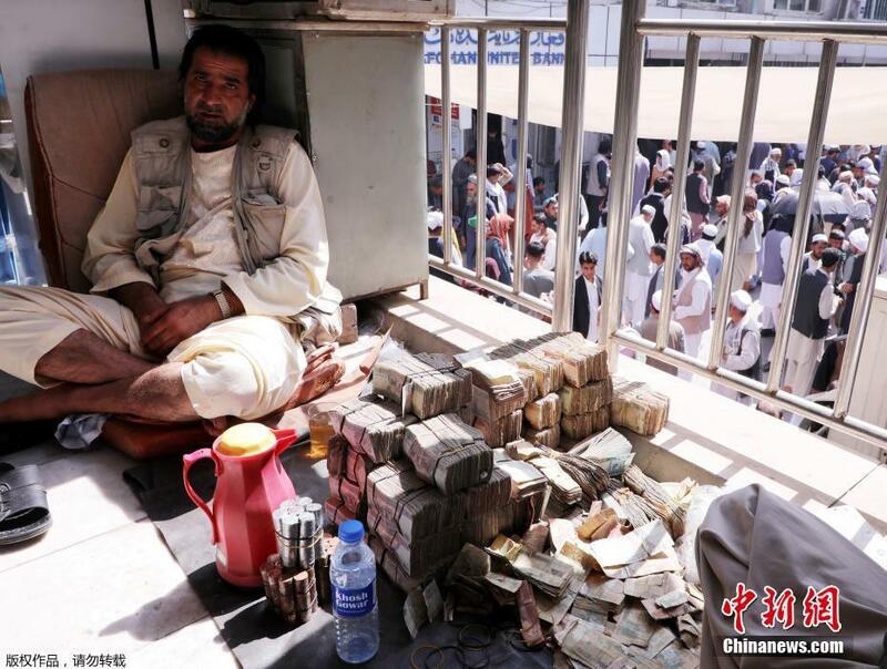 An sake bude bankuna da kasuwanni a birnin Kabul_fororder_0906-1
