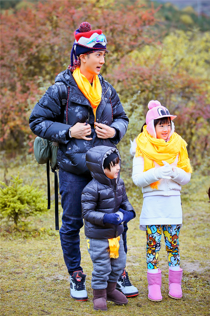 爸爸5换爸爸陈小春照顾软萌小泡芙画面温馨