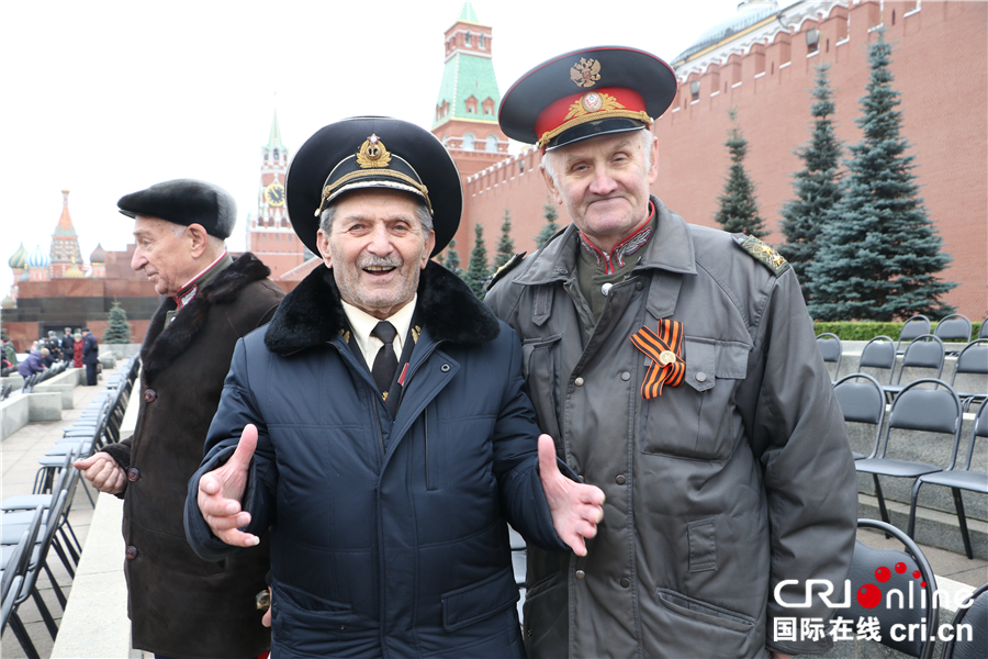 图片默认标题_fororder_阅兵式上的老兵_副本_副本