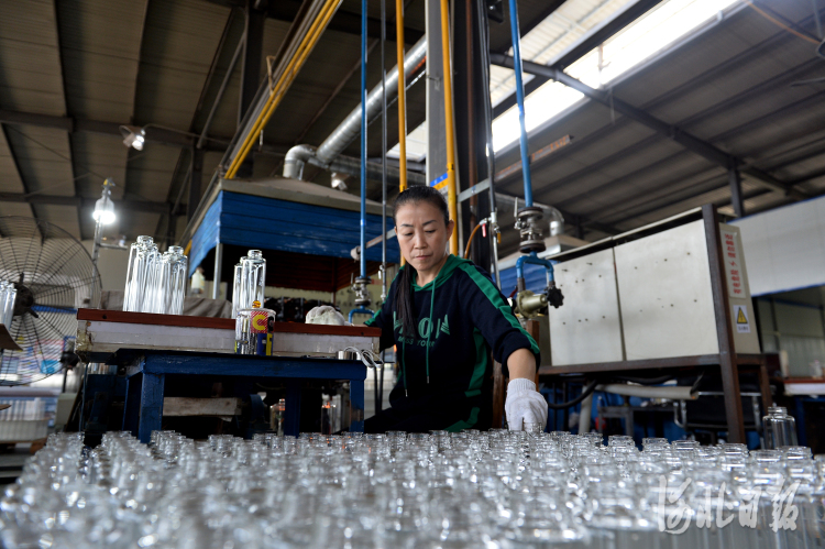 河北河間：打造工藝玻璃産業集群