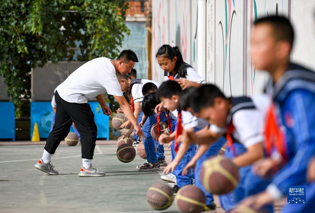 课后多彩活动让学生动起来
