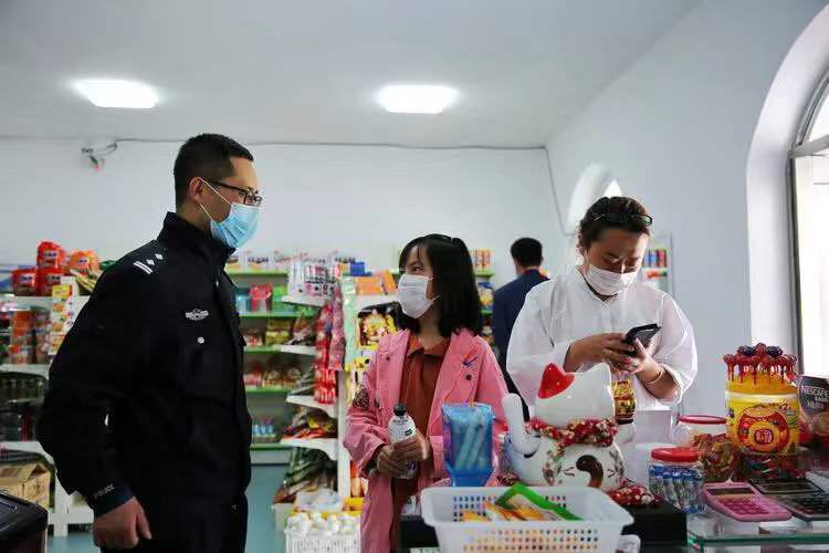 鞍山铁东公安：片警变身义工“嵌入式”服务幸福驿站