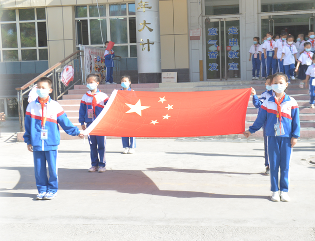 新疆昌吉市第七小學舉行新學期開學儀式_fororder_3