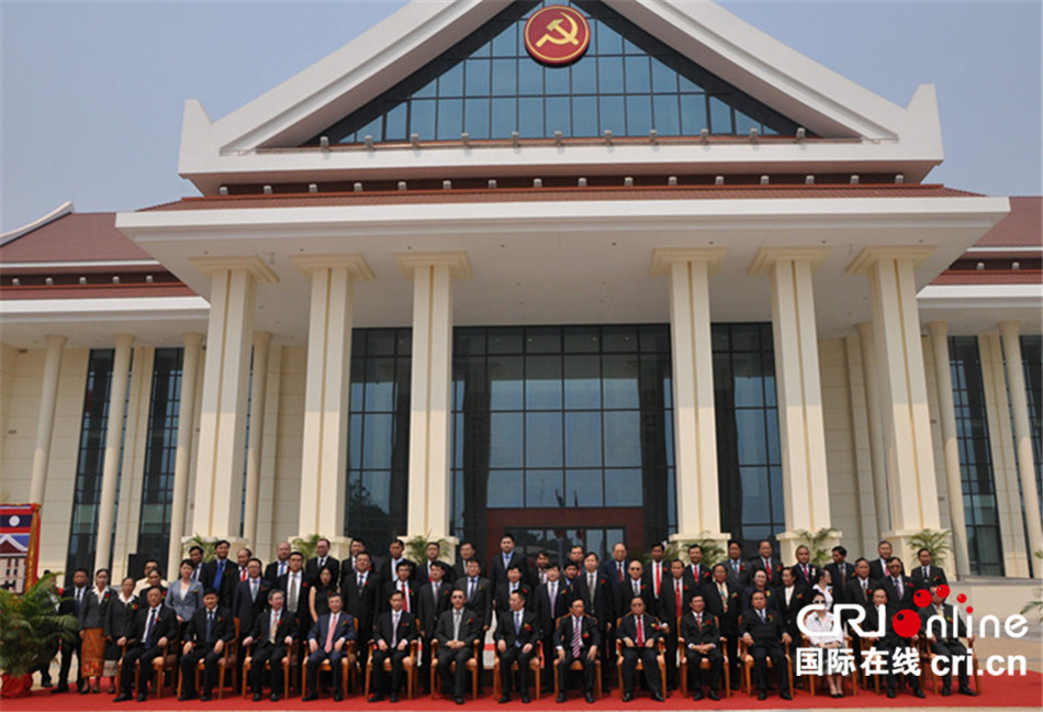 中国援建老挝人民革命党中央办公楼项目正式移交老方