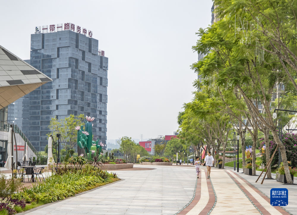 【城市远洋带图】重庆：“丝路花街”构建“一带一路”消费新体验