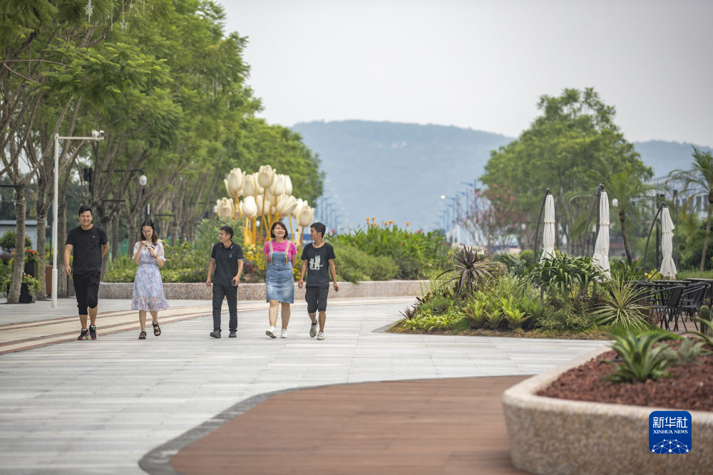 【城市远洋带图】重庆：“丝路花街”构建“一带一路”消费新体验
