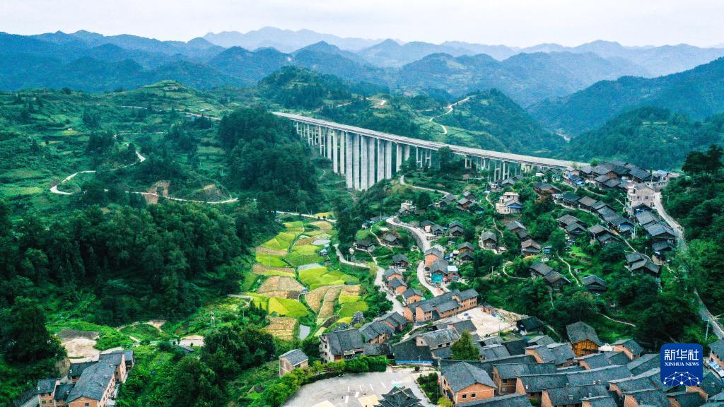 （中首）贵州镇远：报京侗寨秋色美