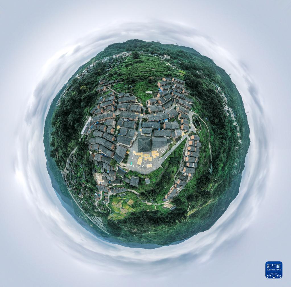 （中首）贵州镇远：报京侗寨秋色美