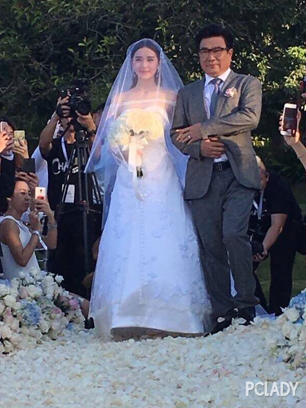 刘诗诗吴奇隆大婚 霍建华曝隆诗秘恋过程