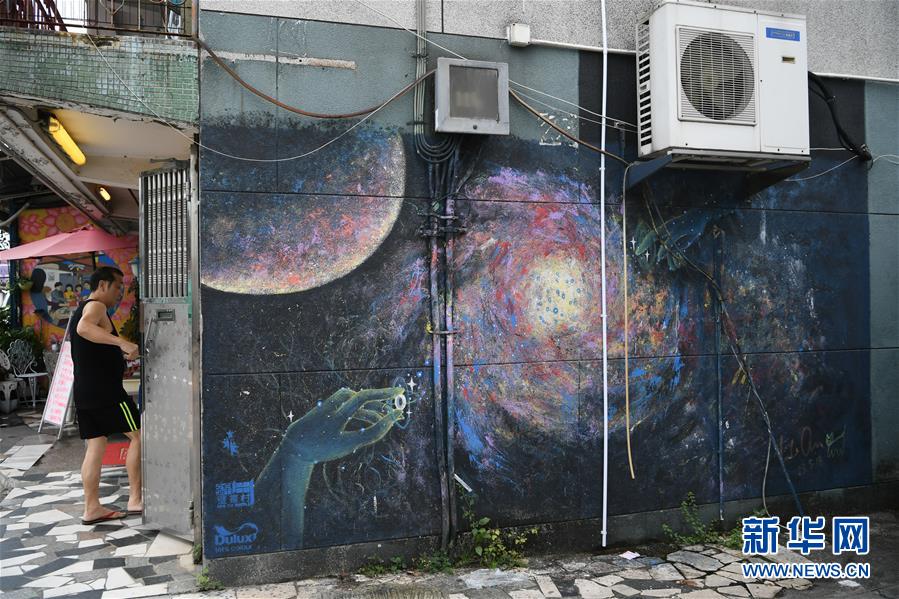 香港锦田壁画村：200名义工绘就爱的画卷