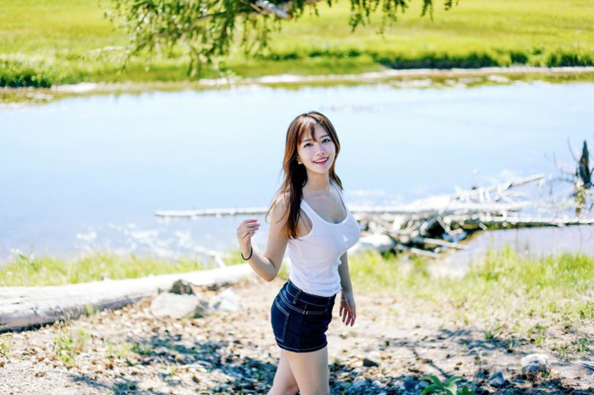 韩国网络女主播魔鬼身材令人惊叹