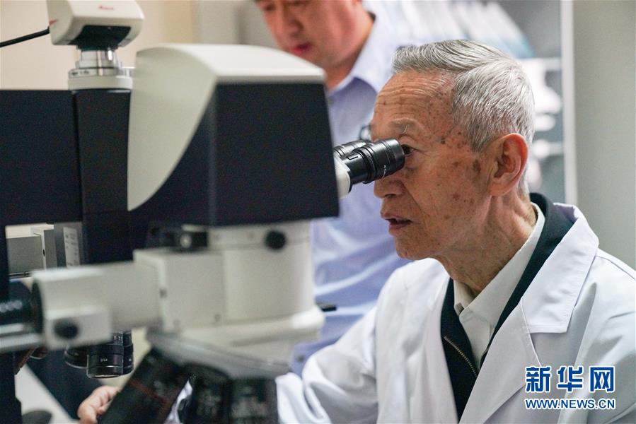 傳奇的英雄 無悔的忠誠——記刑偵痕跡檢驗專家崔道植