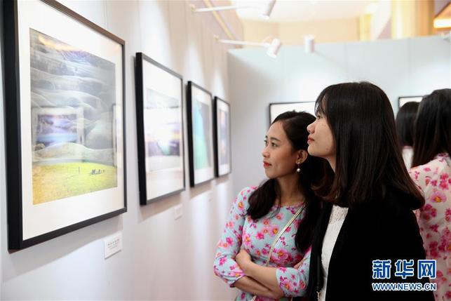 〔焦點圖、魅力東盟〕中國（廣西）—越南美麗印象攝影展在越南舉行