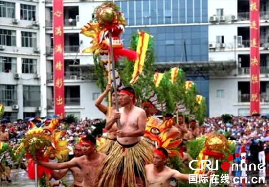 贵州平塘：“水龙”舞动人欢乐