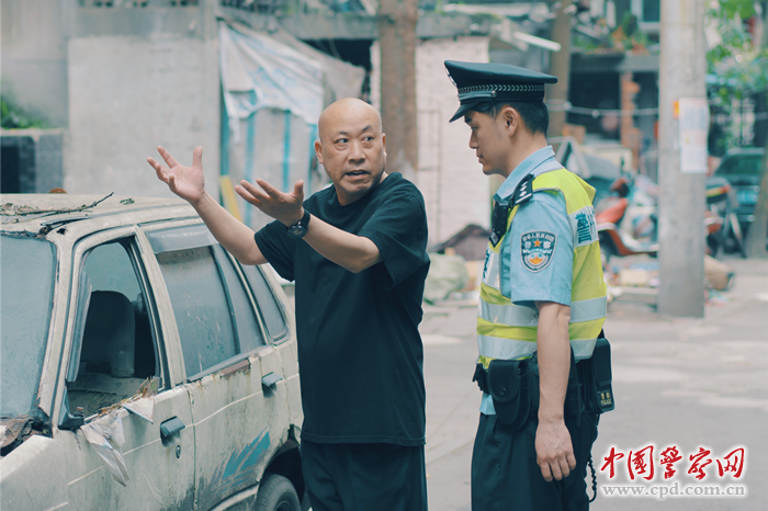 （转载）平凡铸忠诚 百姓贴心人——记成都市公安局青羊区分局草堂派出所琴台社区民警呼伟