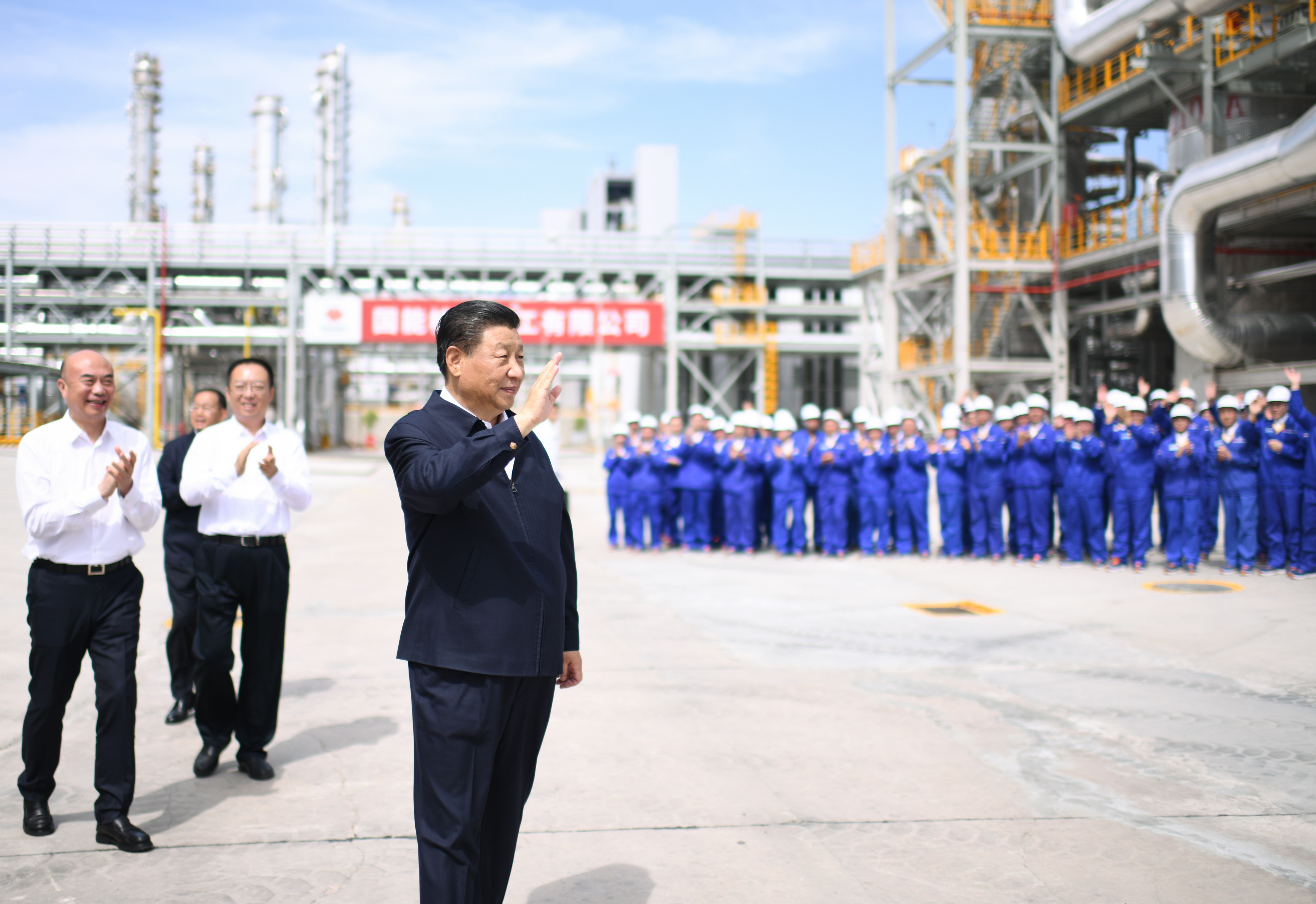 习近平谈能源产业:走绿色低碳发展道路