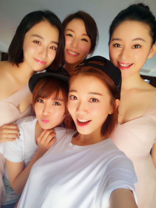 吴奇隆刘诗诗完婚 豪华伴郎团完胜伴娘团?