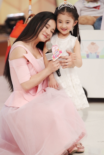 《拜托了妈妈》开播 冉莹颖曝邹市明想要女儿