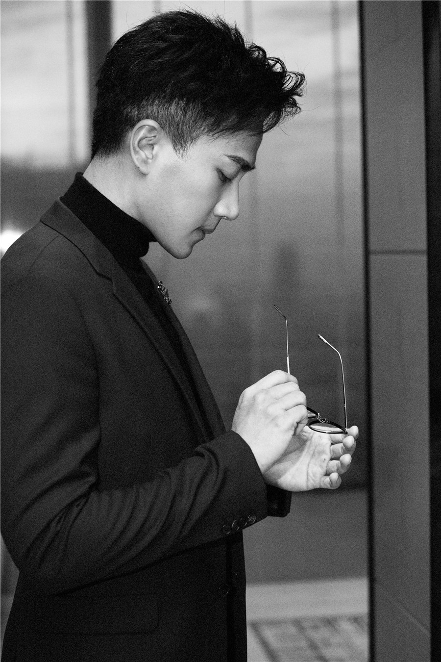 图片默认标题_fororder_刘恺威侧颜帅气