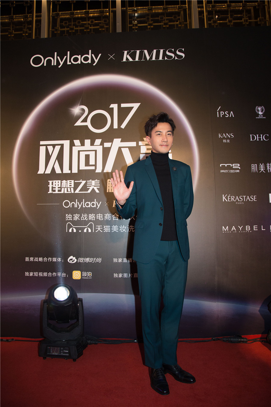 图片默认标题_fororder_刘恺威沉稳从容