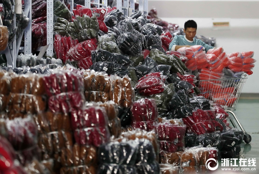 湖州织里：商户囤货备战“双11”   一天可赚一年房租