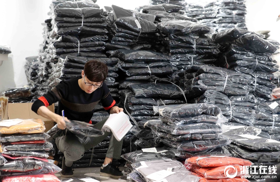 湖州织里：商户囤货备战“双11”   一天可赚一年房租